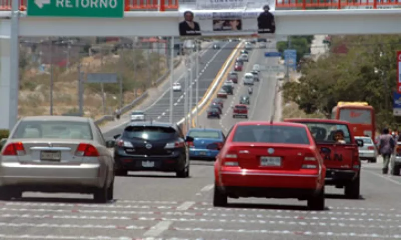 El Decreto que regula la entrada de vehículos usados de EU a México, será un factor adicional que aumente las ventas de automotores en el mercado interno. (Foto: Notimex)