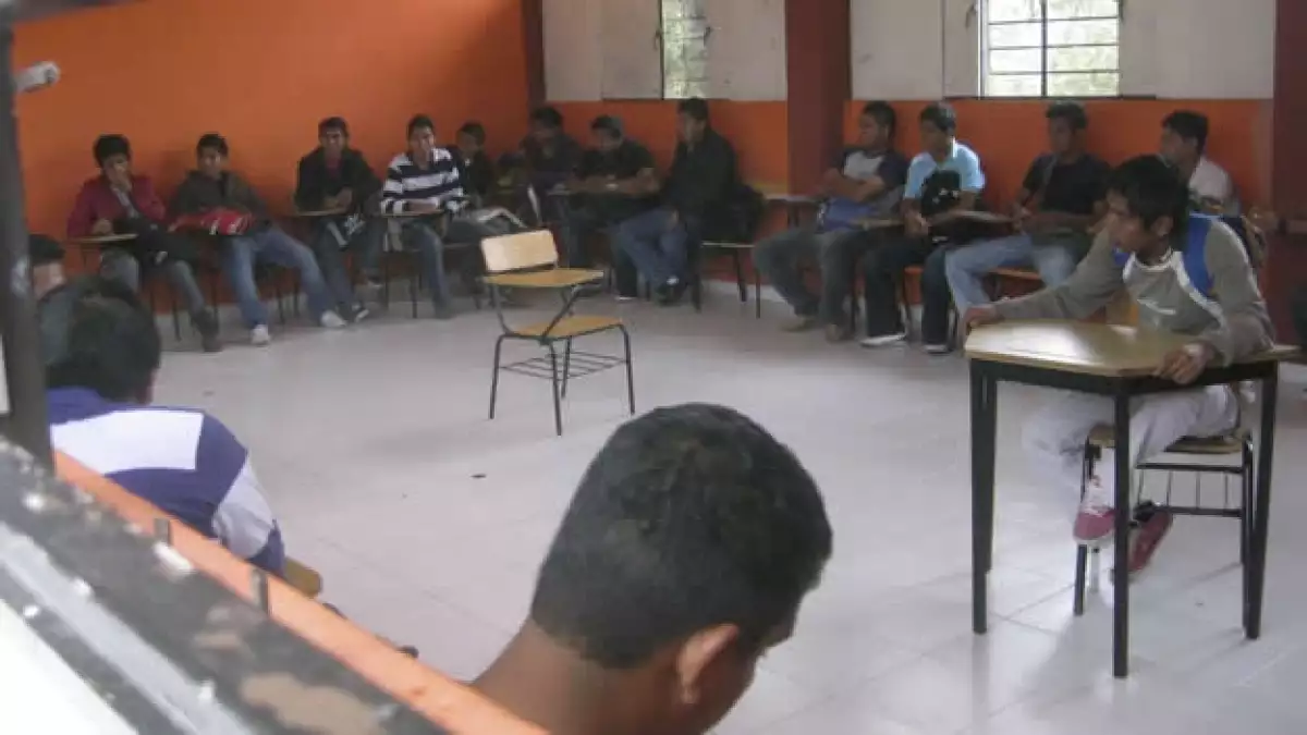 salon de clases en ayotzinapa guerrero