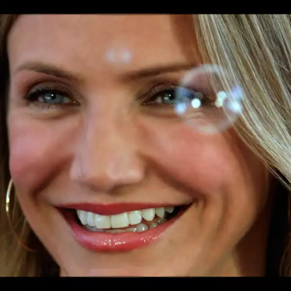 Cameron Diaz llegó a la playa mexicana para promover la cinta `Malas Enseñanzas´