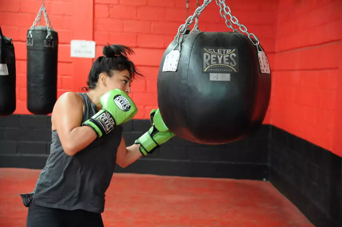 Así se fabrican los guantes de los campeones, los de Cleto Reyes - El Sol  de México