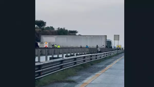 Tráfico en la México-Querétaro por accidente, hay 11 kilómetros de fila 