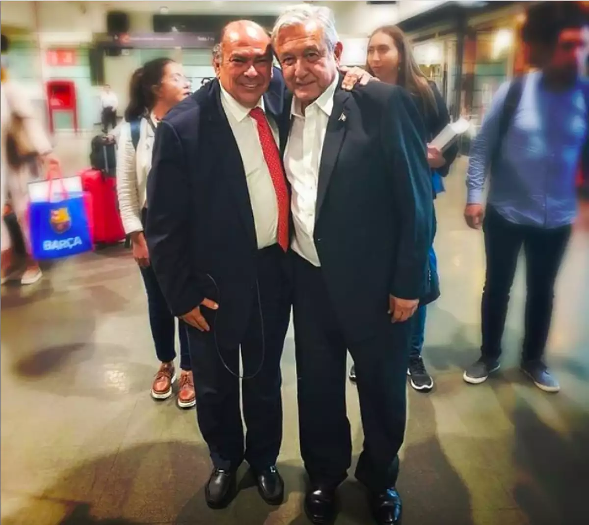 4, Con el presidente López Obrador.jpg