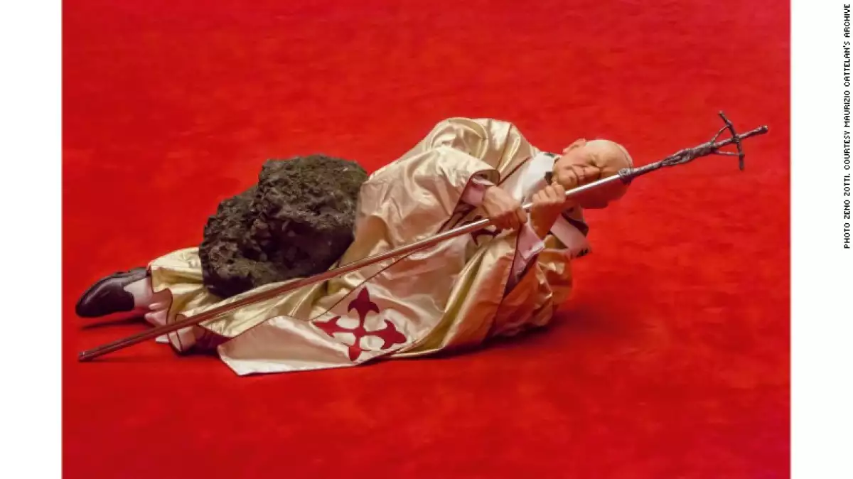 La Nona Ora (La novena hora, 1999), de Maurizio Cattelan