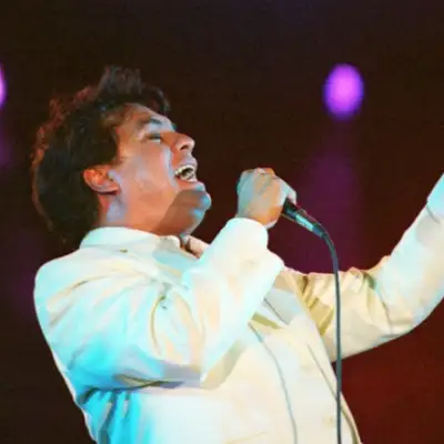 juan gabriel bellas artes .png