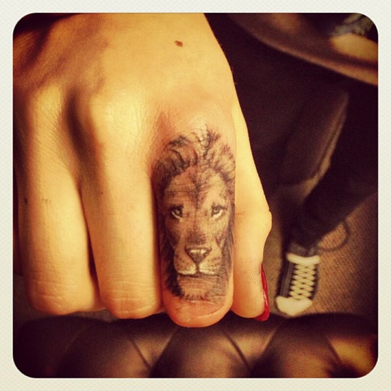 El primer tatuaje de la modelo inglesa de 20 años.