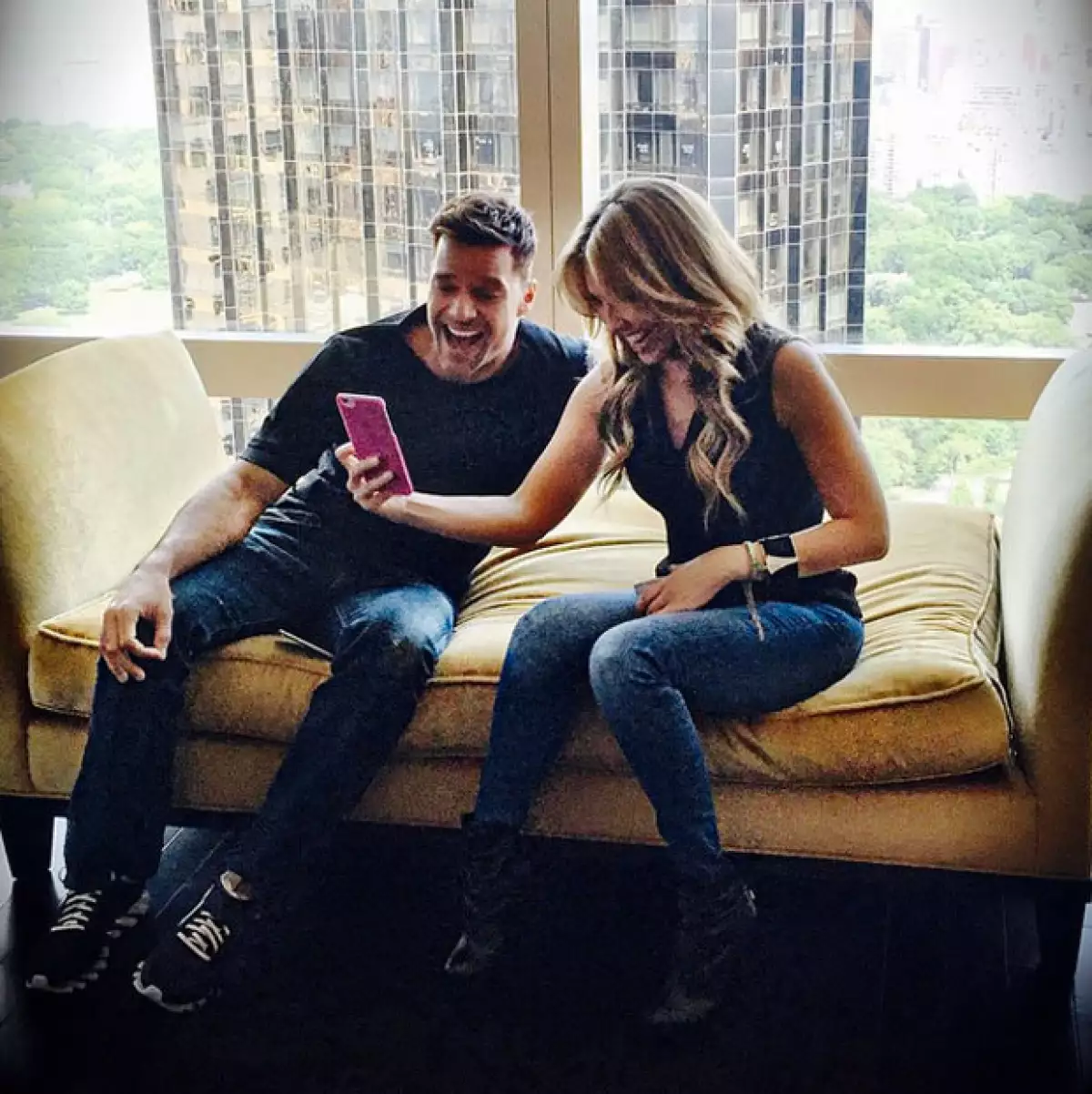 A juzgar, no nos cabe la menor duda de que Thalía y Ricky Martin se divirtieron juntos.