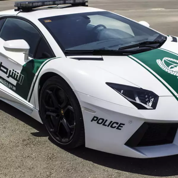 La policía de Dubai informó que usará autos Lamborghini como patrullas.
