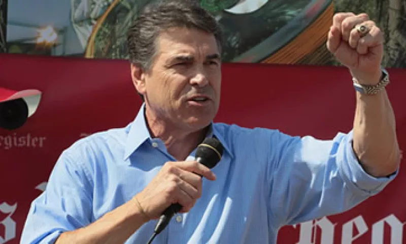 Si Bernanke imprime más dinero entre hoy y las elecciones, en Texas lo trataríamos muy mal, advirtió Rick Perry. (Foto: Cortesía CNNMoney)