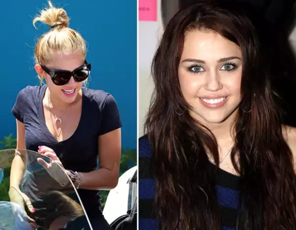 El año pasado, Miley cambió su color de pelo y comenzó a usar un chongo el cual se lo cortó a finales de 2012. En cuanto al 2009, la cantante tenía una melena oscura y larga.