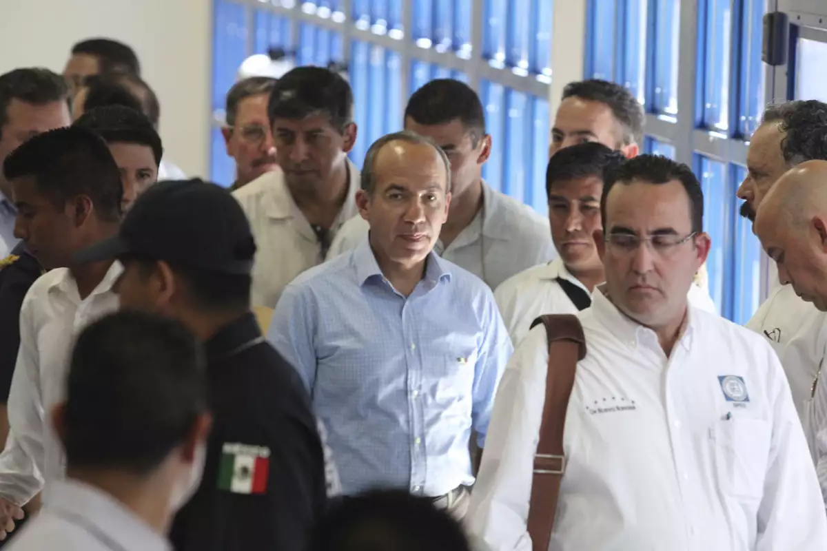 HERMOSILLO, SONORA, 02OCTUBRE2012.- Felipe Calderon Hinojosa, Presidente de México, acompañado de Genaro García, Secretario de Seguridad Pública Federal y el gobernador Guillermo Padres, inauguraron el CEFERESO número once.
FOTO: SAÚL LÓPEZ /CUARTOS