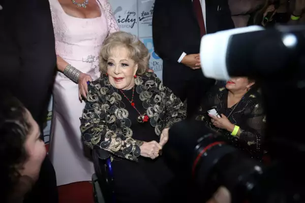 Actress Silvia Pinal Receives An Award For Her Career