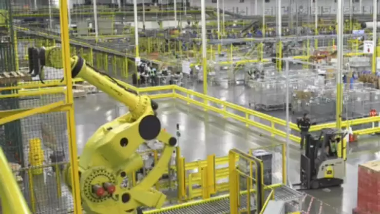 La firma de comercio electrónico mostró las instalaciones de uno de sus ocho centros Fufillmente en Tracy California operados principalmente por robots