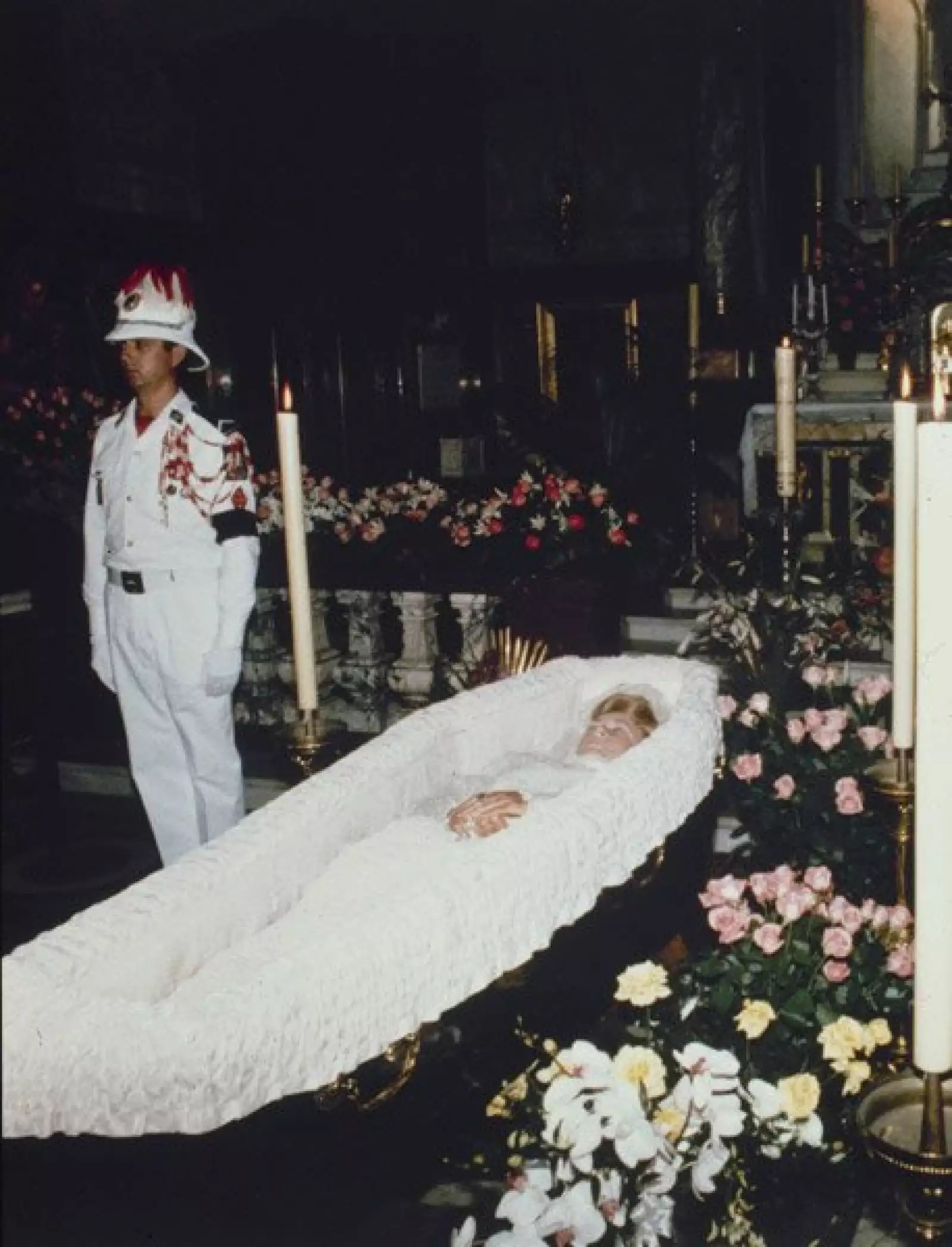 La princesa el día de su velorio en la Capilla Palatina del palacio de Mónaco el 15 de septiembre de 1982. La ex actriz de Hollywood murió un día antes a causa de las heridas provocadas en un accidente automovilístico en la Riviera Francesa.