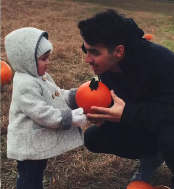 El cantante decidió consentir a su sobrina Elena.