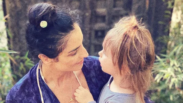 Aislinn Derbez y Kailani