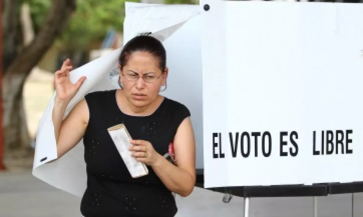 Electora tras emitir su voto en Tuxtla, Chiapas. (Foto: CuartoOscuro)