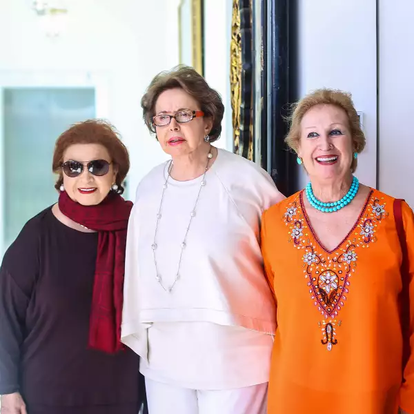 Comida de los patronos de arte de la Bienal