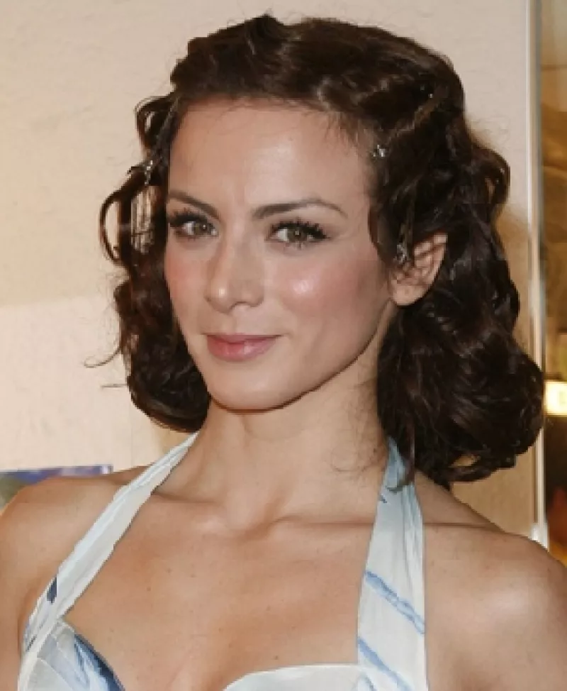 La actriz se prepara para darle la bienvenida al año con una función especial de la obra Todos eran mis hijos, además espera el estreno de las películas Mujer alabastrina y Labios rojos.