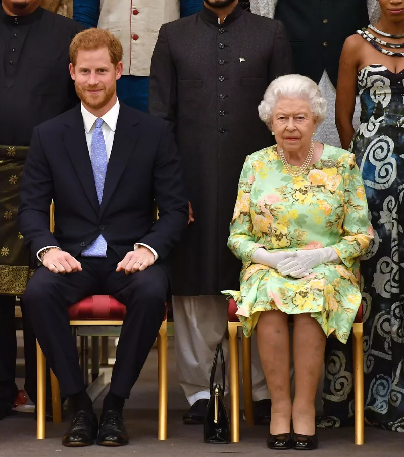 Príncipe Harry y la reina Isabel II