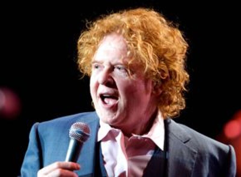 Una fuerte ovación obtuvo el grupo británico, lo que provocó que el cantante Mick Hucknall agradeciera en español la eufórica bienvenida.