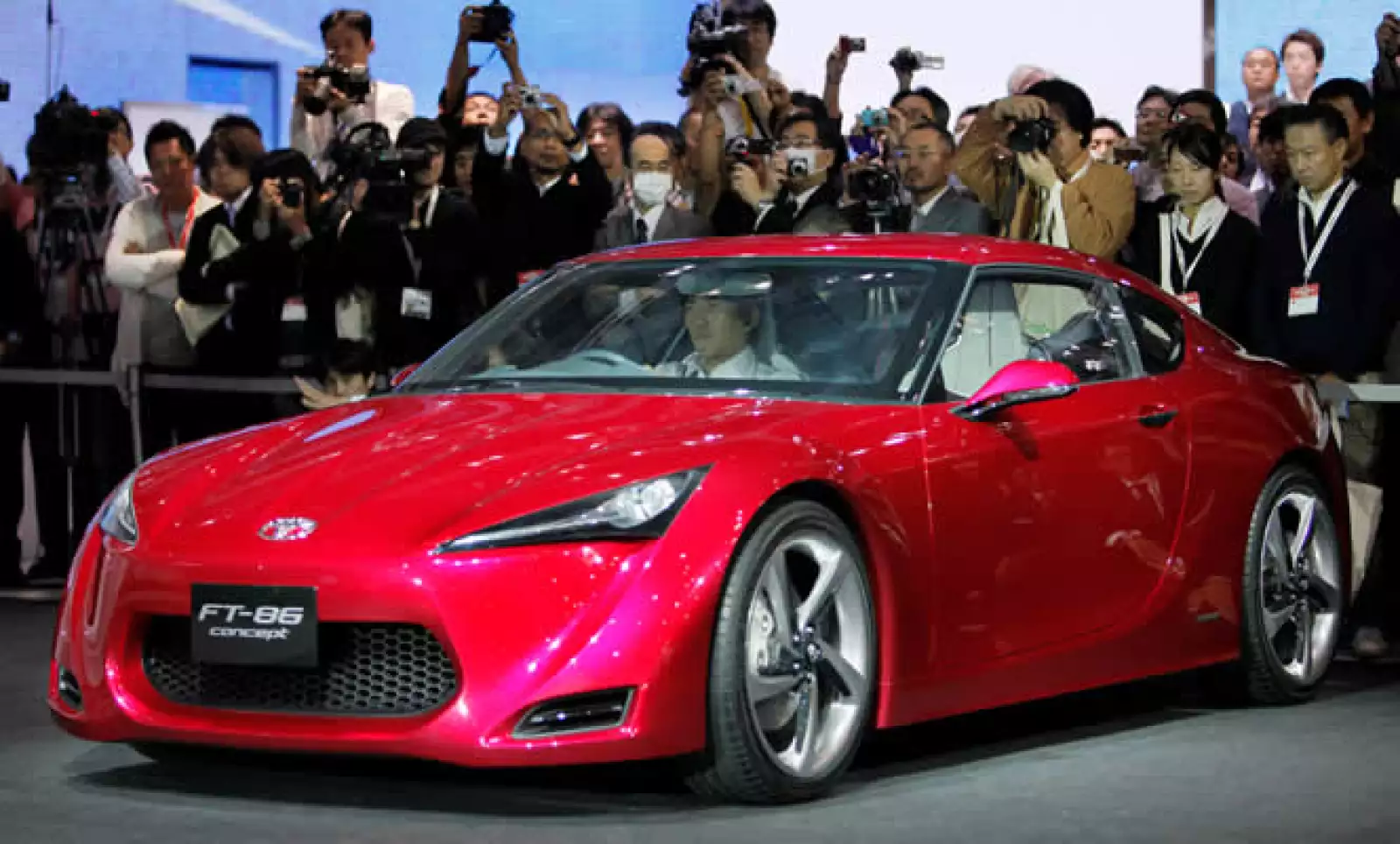 La firma automotriz distribuirá el modelo FT-86 a partir del 2011, contará con un motor de 2.0 litros de gasolina y además tendrá tracción trasera.