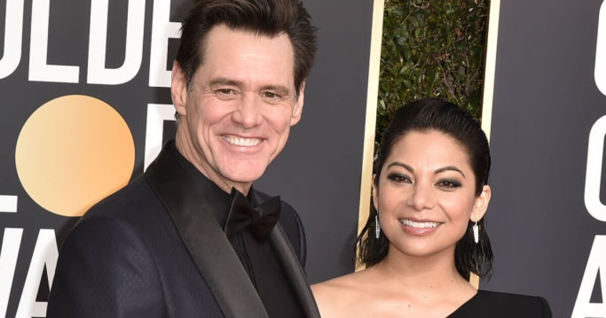 Jim Carrey y Ginger Gonzaga debutaron como pareja en los Golden Globes