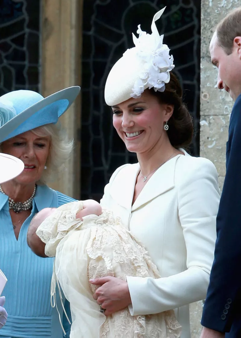 La pequeña royal utilizó un vestido en su primer evento público, pero no se volverá a poner uno hasta que haya cumplido al menos un año de edad y pueda caminar.