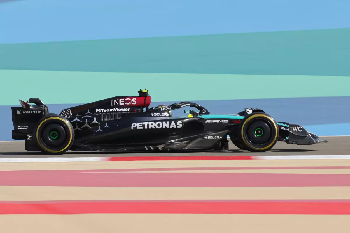 Hamilton domina segundas practicas del GP de Bahréin