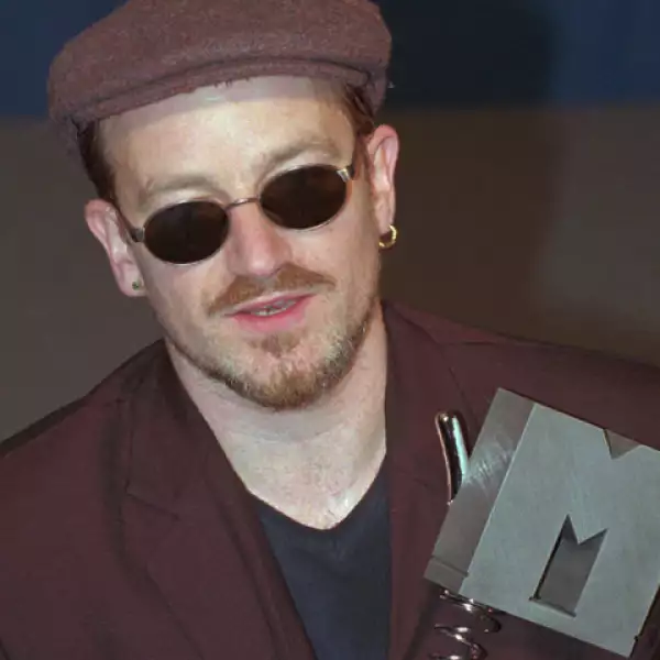 En 1995 U2 recibió un premio MTV en Europa como Mejor Grupo.