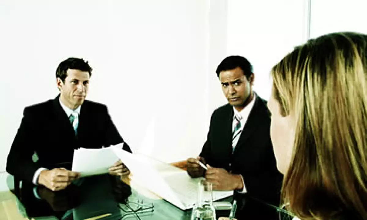 Los reclutadores buscan las habilidades de los candidatos para trabajar en equipo y con los clientes. (Foto: Thinkstock)