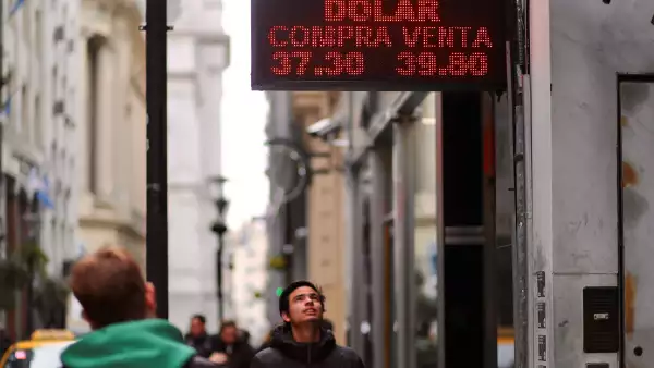 180831 argentina peso reu.jpg