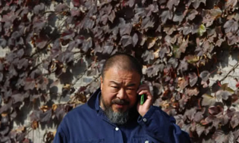 A fin de evitar problemas con el Gobierno, los seguidores de Ai Weiwei le mandan el dinero en sobres o cestos que dejan en su jardín. (Foto: Reuters)