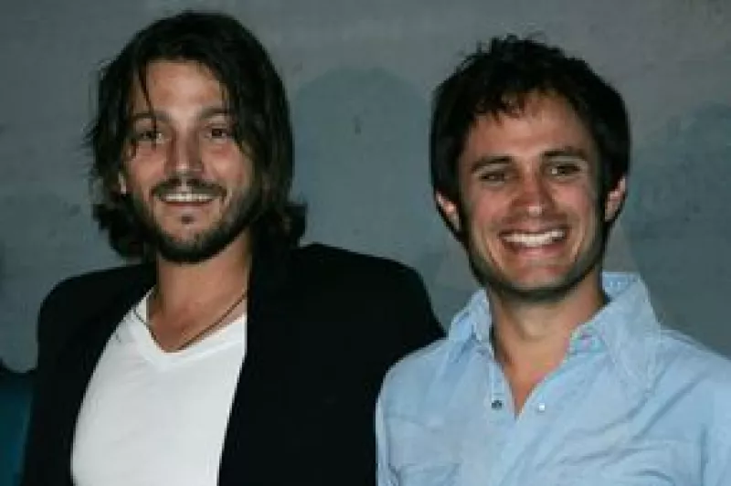 Luna y Bernal ofrecieron una conferencia de prensa en un hotel de Beverly Hills para promover el estreno de Sin Nombre, ganadora del Festival de Sundance 2009, así como de Rudo y Cursi.