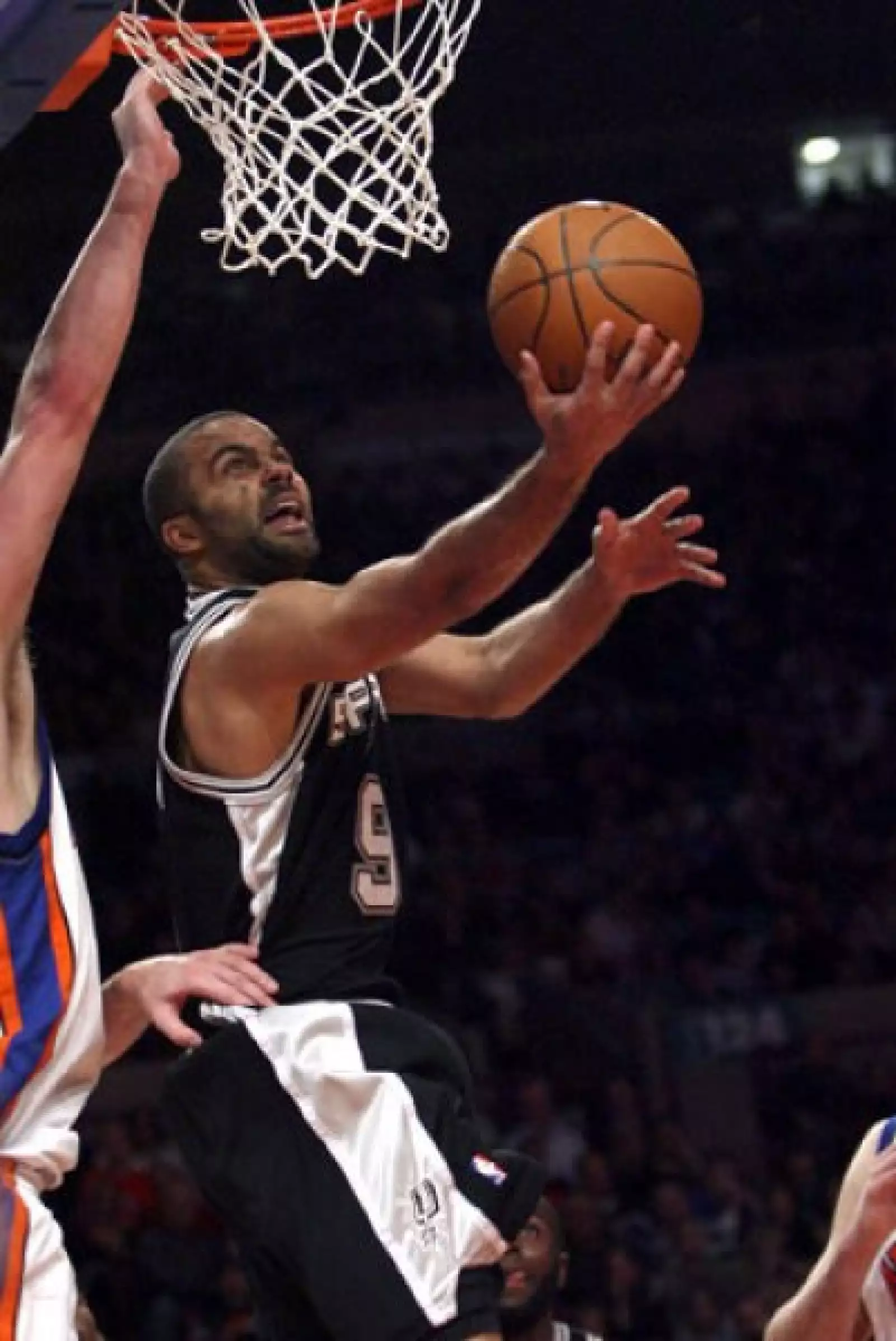 Tony Parker encestó 22 unidades, tres rebotes e igual número de asistencias para llevar a su equipo a la victoria.