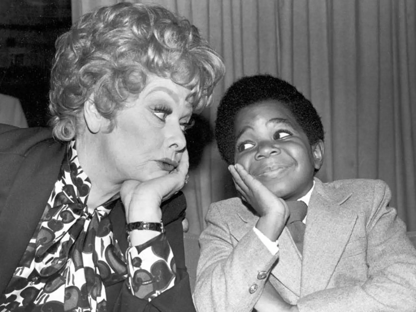 Aquí con la actriz de comedia Lucille Ball, durante un descanso de las filmaciones de `The Lucille Ball Special Special´ en Hollywood.