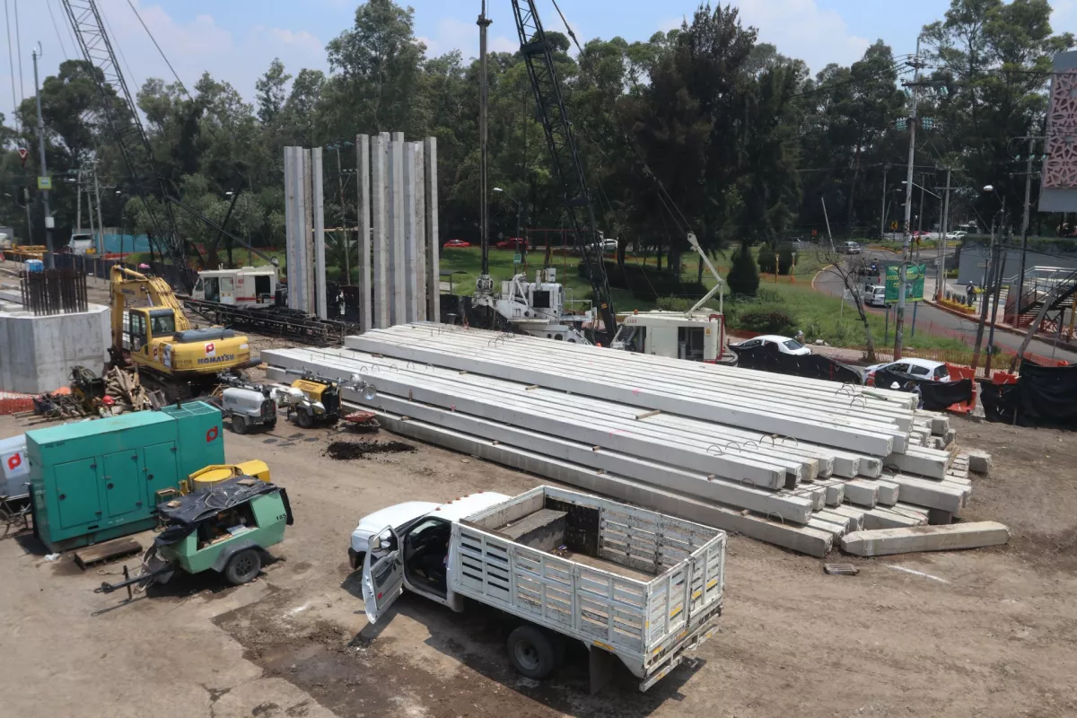 Fachada de las obras construcción del Puente Cuemanco-Periférico