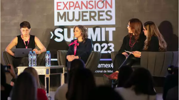 mujeres en el sector salud expansion mujeres.jpg