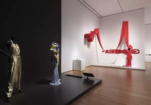 Items: Is Fashion Modern?