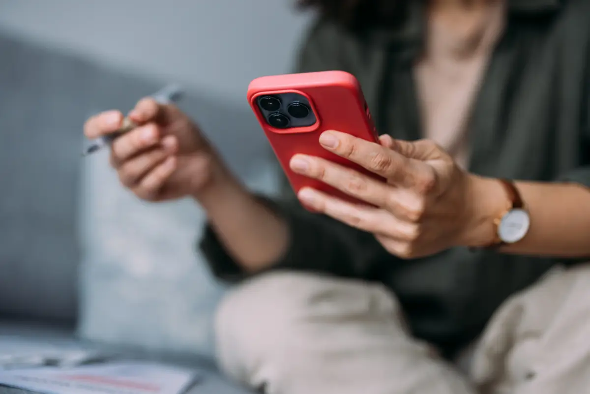 Los mexicanos recargan menos saldo en sus celulares y esta es la razón 