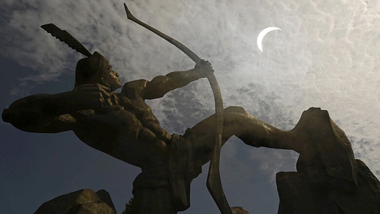 Poco a poco, la Luna cubrió al astro rey dejando la penumbra como testigo de su victoria.