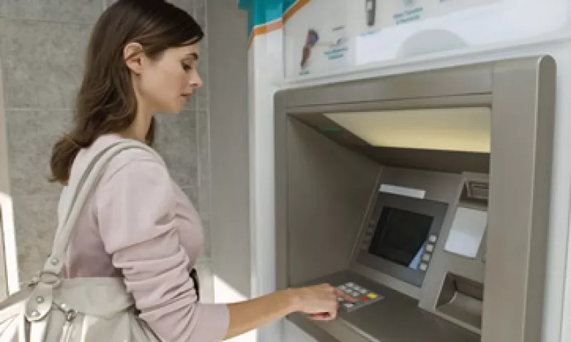 La Comisión Nacional Bancaria y de Valores dijo que el saldo de la cartera de crédito total de la banca alcanzó los 2 billones 032,000 millones de pesos. (Foto: Thinkstock)