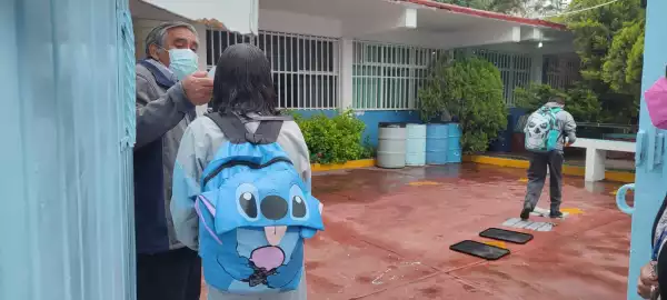 Escuelas mantienen protocolos sanitarios