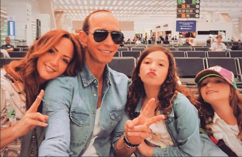 Mía es la hija mayor fruto del matrimonio de Andrea Legarreta y Erik Rubín.
