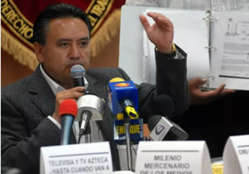 Martín Esparza dijo que acudirá a la CDHDF para presentar una queja similar a la que promovida en la CNDH por violación a las garantías individuales de trabajadores.  (Foto: Notimex)