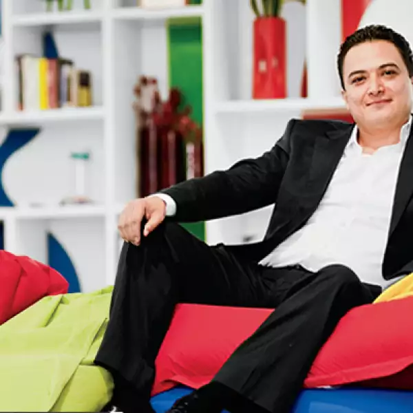 Entre los proyectos que ha desarrollado el Jefe de Asuntos Gubernamentales, Política Pública y Sociedad Civil de Google es traer el servicio de mapas a México y hacer en 2011 un ejercicio ciudadano con Google Moderador que recibió 14,289 preguntas.