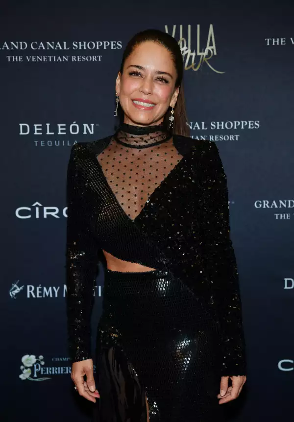 Ana Claudia Talancón en la inauguración de Villa Azur
