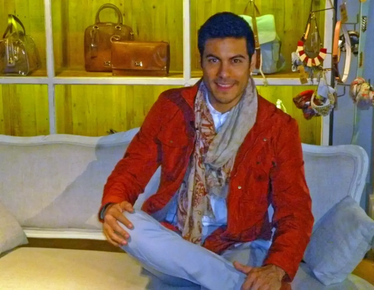 Quién.com estuvo presente con el cantante durante su visita a una boutique de Polanco, donde eligió las prendas para sus próximas presentaciones.