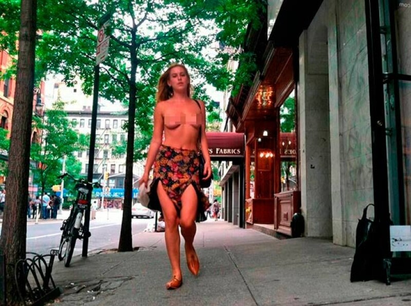 La hija de los actores paseó por Nueva York sin top para demostrar cómo existe más censura en las redes que en la calle.