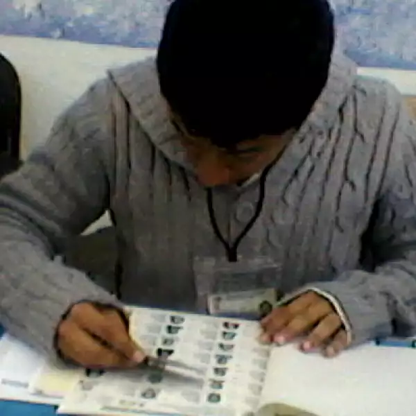 Se elige un jefe de Gobierno del DF, de 128 senadores, 500 diputados federales, 579 legisladores locales, 876 ayuntamientos y 16 jefes delegacionales y 20 juntas municipales.