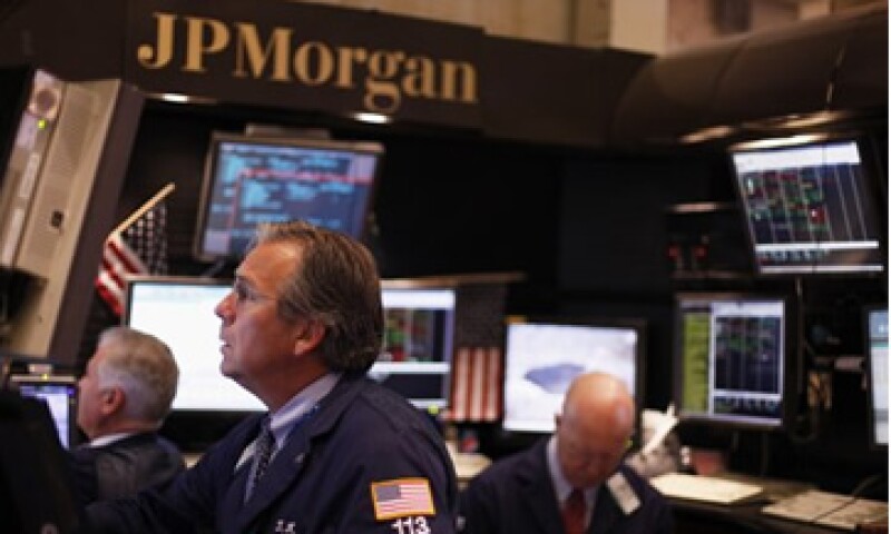 La agencia también puso a JPMorgan, el banco más grande de Estados Unidos por activos, en una perspectiva negativa. (Foto: Reuters)